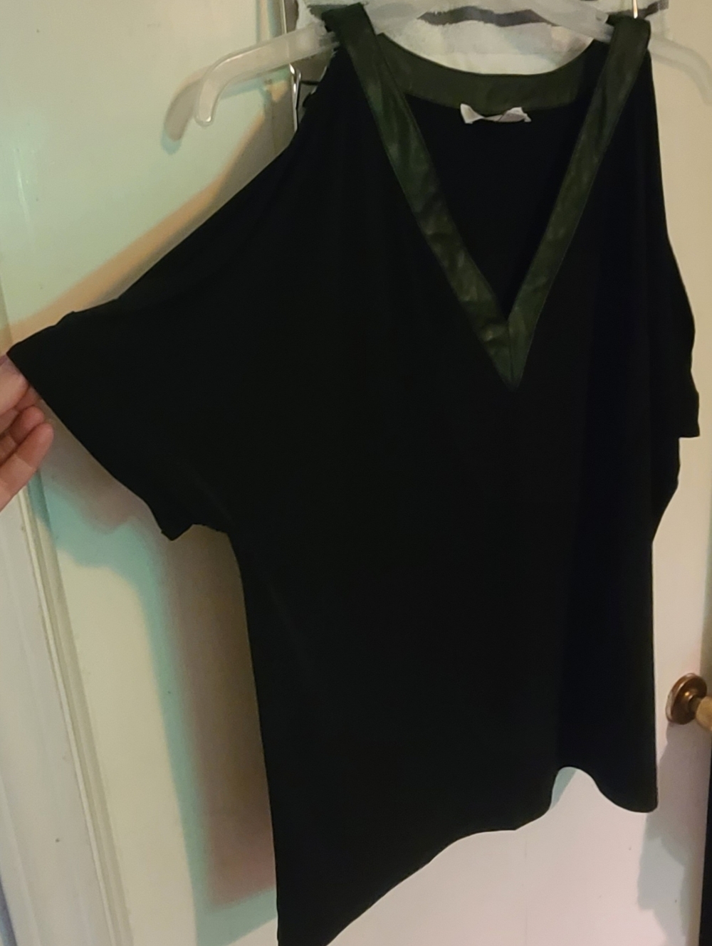 Michael Kors Black Faux leatger V-Neck Cold-Shoulder Women's Top 1x
